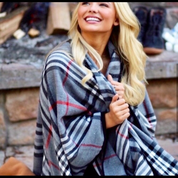 ONLY 1 LEFT !!! Beautiful Wrap - One Size !!! NEW - Picture 2 of 2